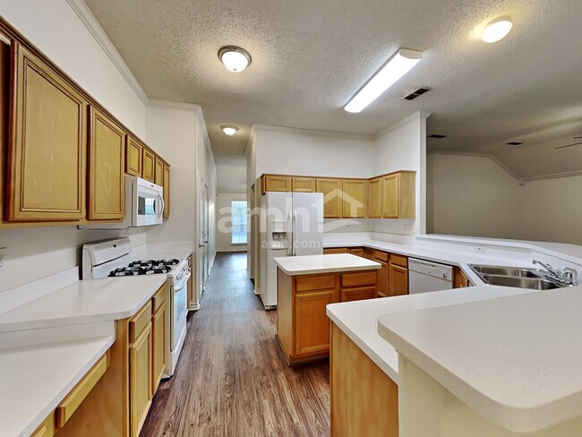 Building Photo - 4709 Shadow Crest Dr