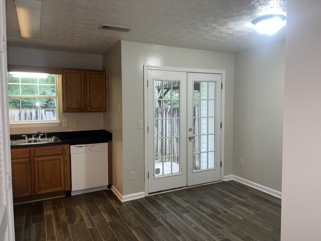 Building Photo - 2352 Wellington Cir