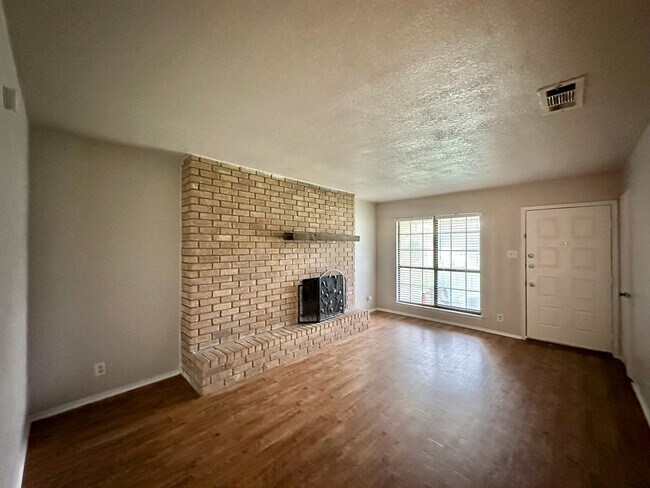 Foto del edificio - 3006 Trenton Dr