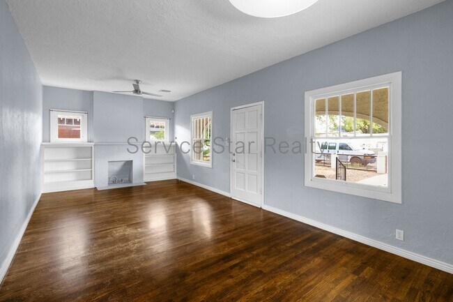 Building Photo - 945 E Granada Rd