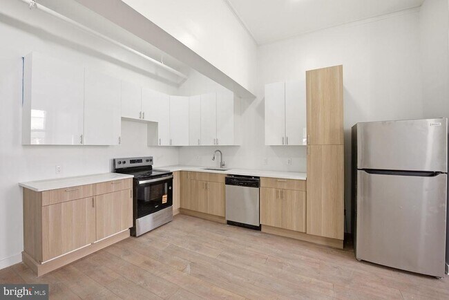 Foto del edificio - 6012 Ridge Ave