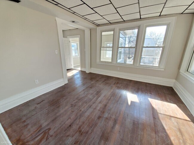 Building Photo - 3 br, 1 bath  - 250 Elmwood Ave Apt 1