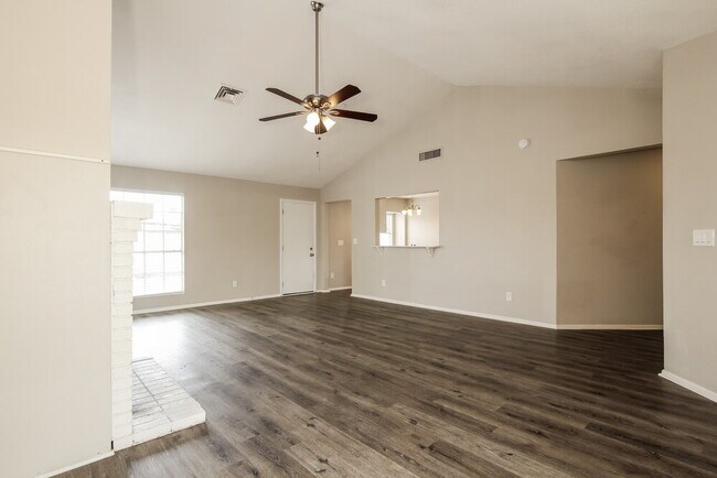 Foto del edificio - 6529 N 74th Dr