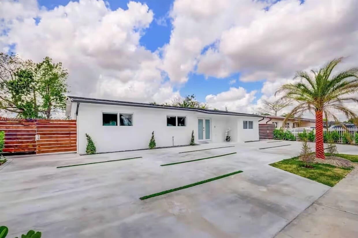 Primary Photo - 3530 SW 104th Ave