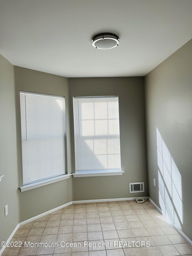 Building Photo - 246 Century Way