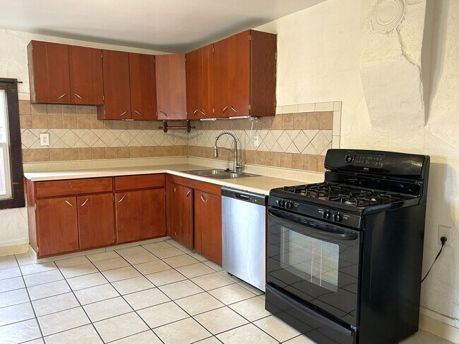 Foto del edificio - Charming Home with Yard Near Old Town Fort Collins