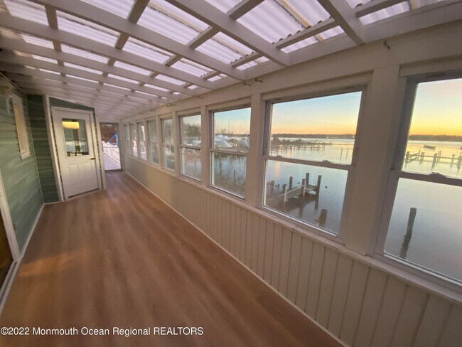 Foto del edificio - 10 Lake Dr