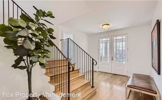 Building Photo - 4 br, 4.5 bath House - 1525 Oak Avenue #1525