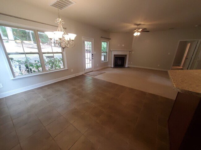 Foto del edificio - 6801 Wintercrest Way SE