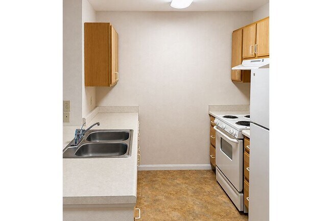 Foto del edificio - CREEKSIDE SENIOR APARTMENTS