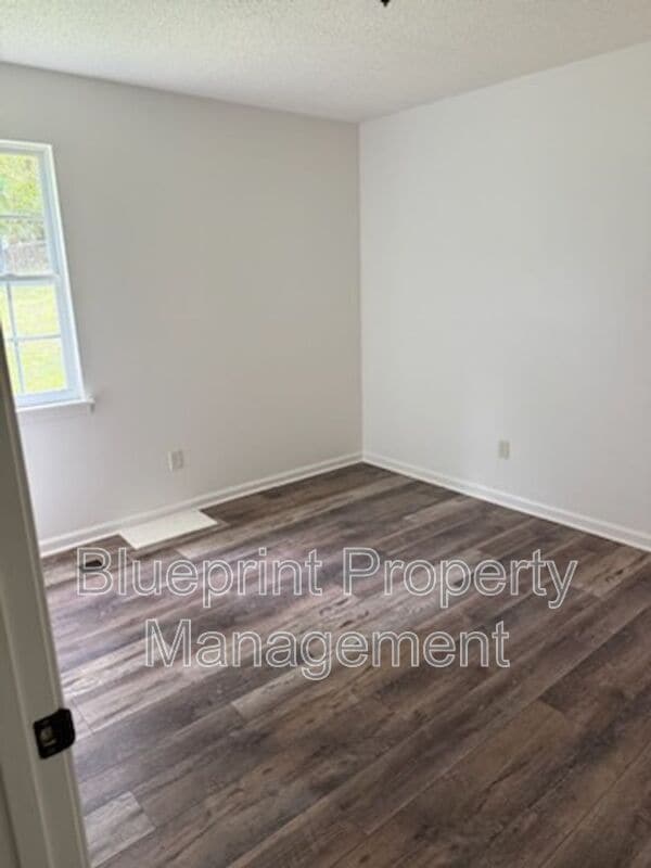 Building Photo - 5997 Amber Hills Rd