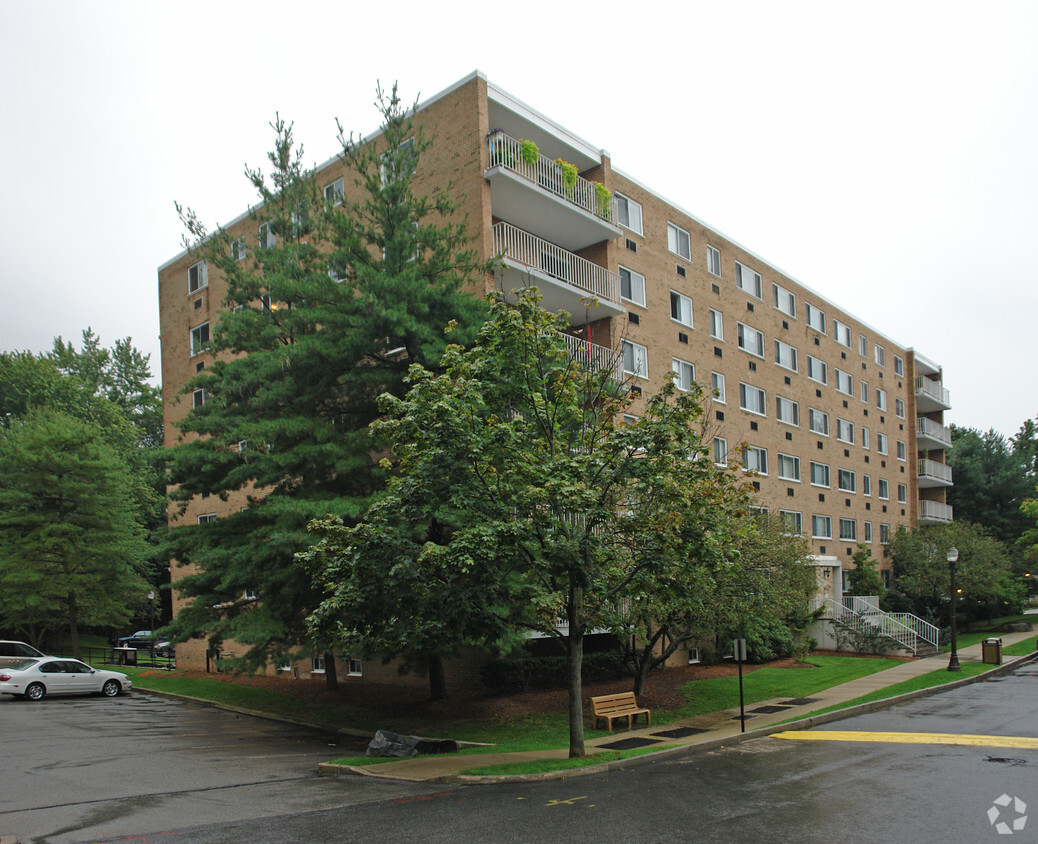 Building Photo - Halston House