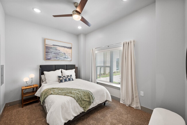 Building Photo - The Gibson