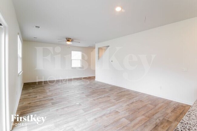 Foto del edificio - 114 Whispering Wood Dr