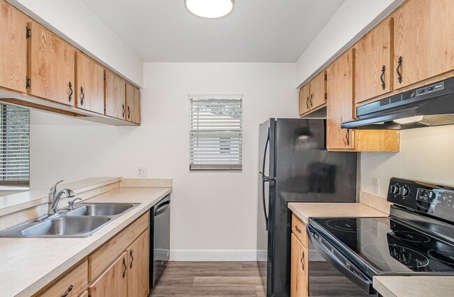 Building Photo - 2290-2296 Fox Hollow Dr.