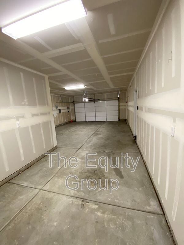 Building Photo - 1415 West Tyler Ct