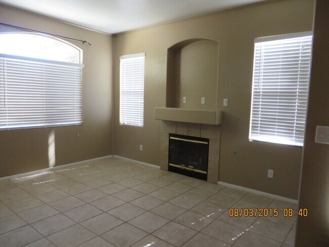 Building Photo - Doll House in Silverado Ranch!!