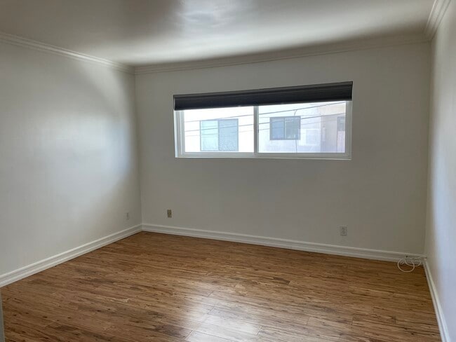 Building Photo - 1831 Barry Ave