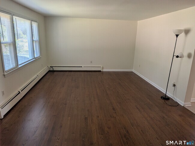 Foto del edificio - 124 Spring Lake Rd