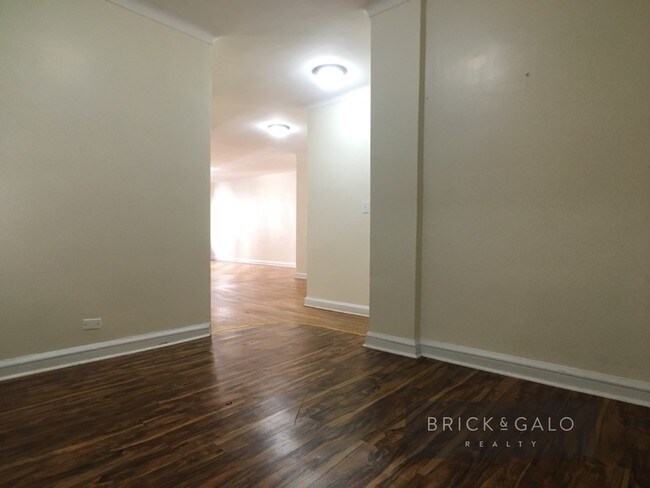 Foto del edificio - 855 E 19th St