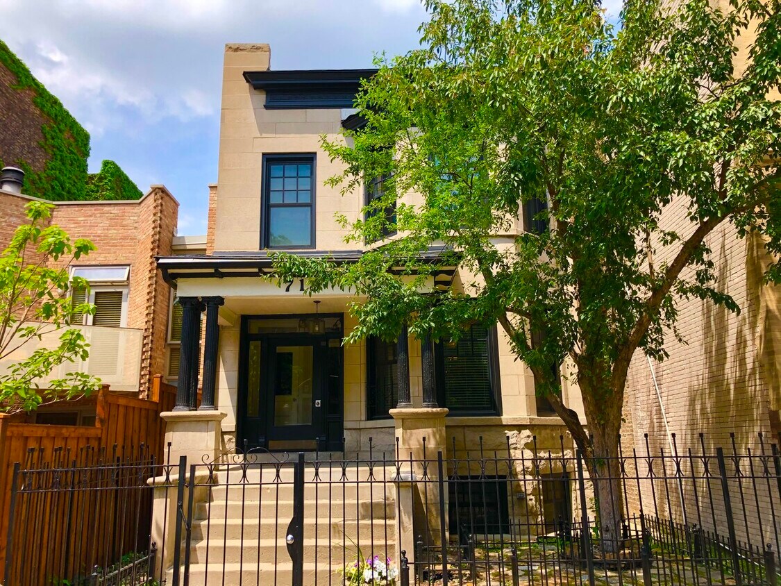 Primary Photo - 718 W Oakdale Ave
