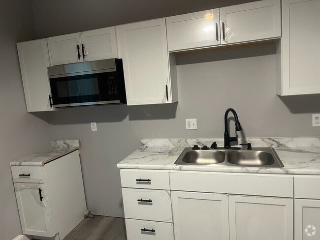 Building Photo - 837 Roache St