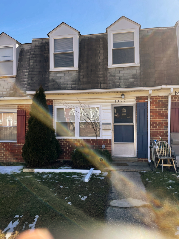 Primary Photo - 1327 Mantle St
