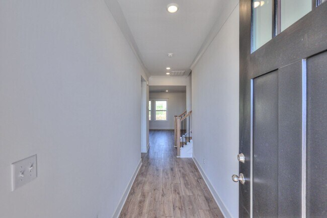 Foto del edificio - LUXURY NEW CONSTRUCTION FOR RENT!