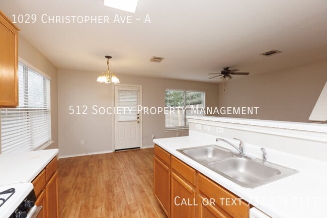 Foto del edificio - 1029 Christopher Ave