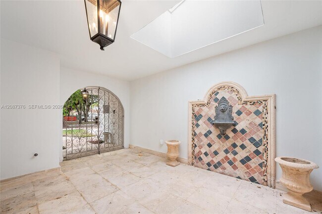 Foto del edificio - 1320 Alhambra Cir