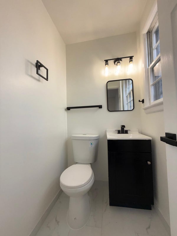 Foto del edificio - 320 University Blvd E