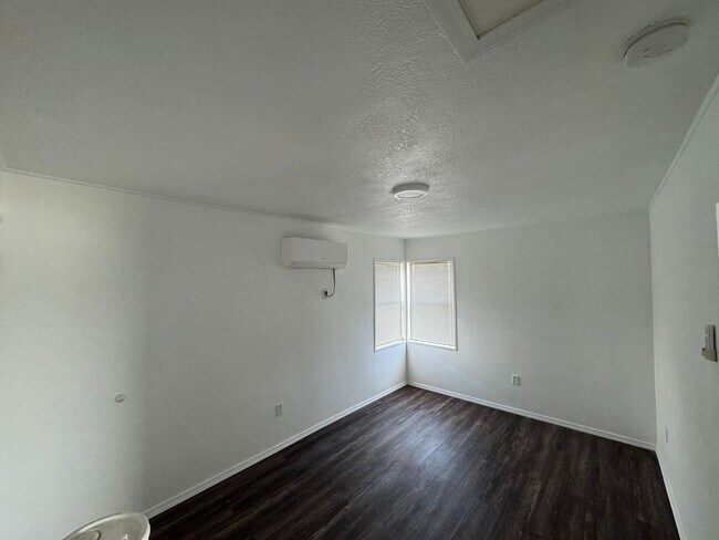 Foto del edificio - 1105 W Alameda St