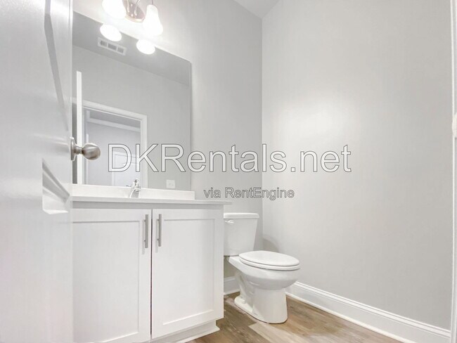 Building Photo - 1466 Fern Ridge Ln