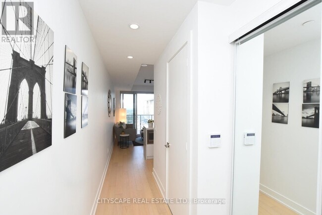 Building Photo - 7 Grenville St