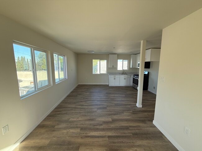 Building Photo - 1653 W 204th St