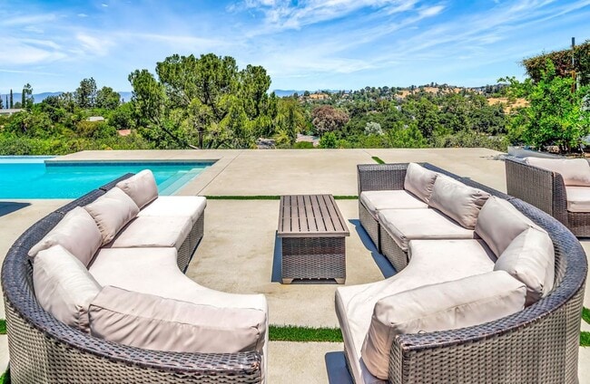 Building Photo - 22376 Algunas Rd