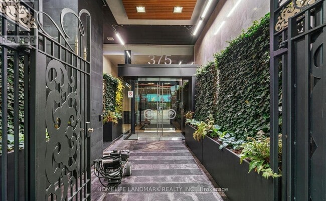 Building Photo - 375 King St W