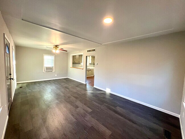 Foto del edificio - 19345 Brentwood St