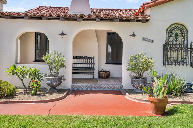Foto del edificio - 4654 Merrill Ave
