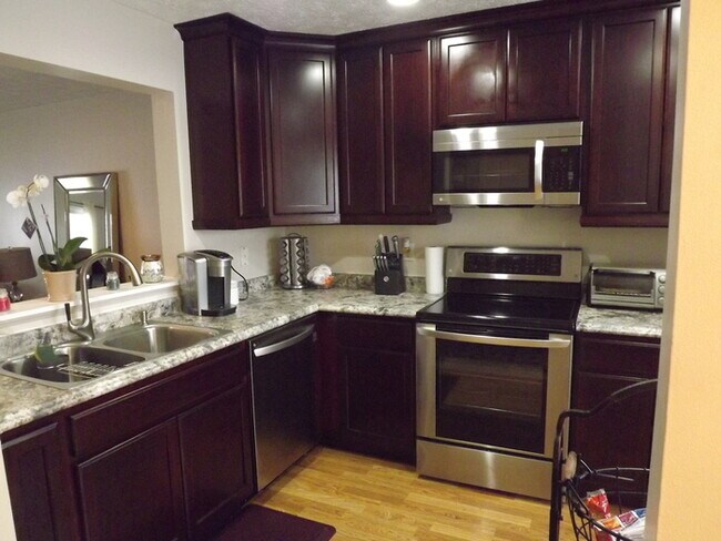 Building Photo - COMING SOON!  Beautiful Miamisburg Condo!