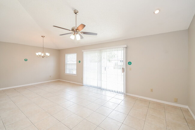 Building Photo - 809 Long Lake Dr