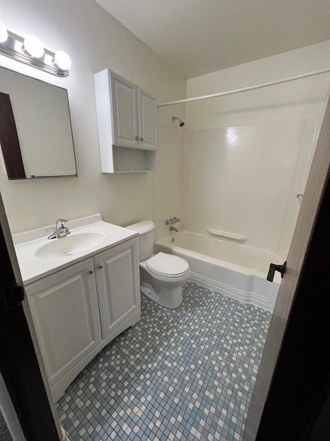 Full Bath - Trailside Apartments