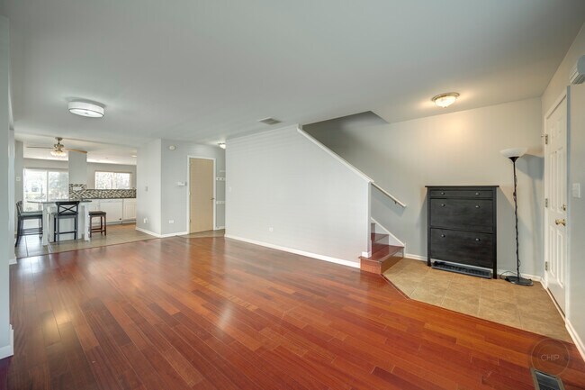 Building Photo - 2470 Hillsboro Ln