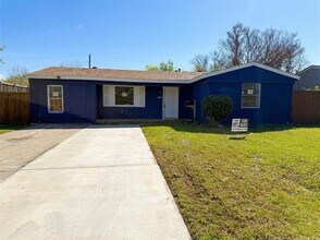 Building Photo - 4418 Sherwood Dr