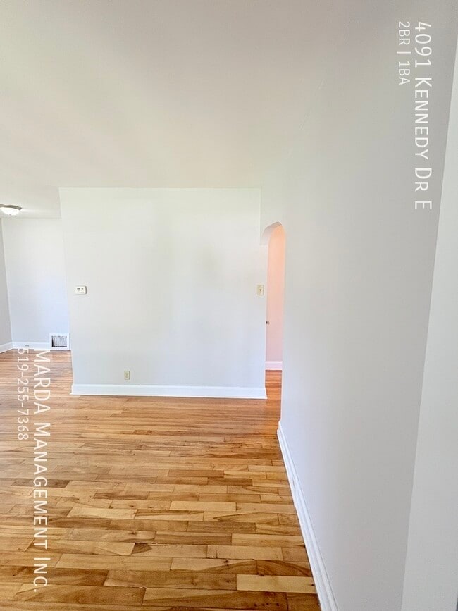 Building Photo - CHARMING 2-BEDROOM/1-BATH HOME IN ROSELAND...
