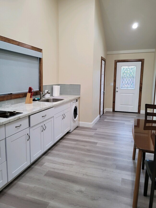 Kitchen - 4134 N Maroa Ave