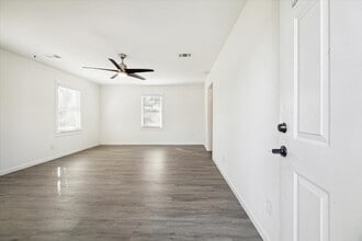 Building Photo - 1147 Du Barry Ln