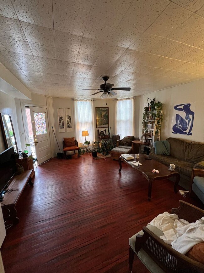 Foto del edificio - Available August 2026.  Monthly rent $1,400