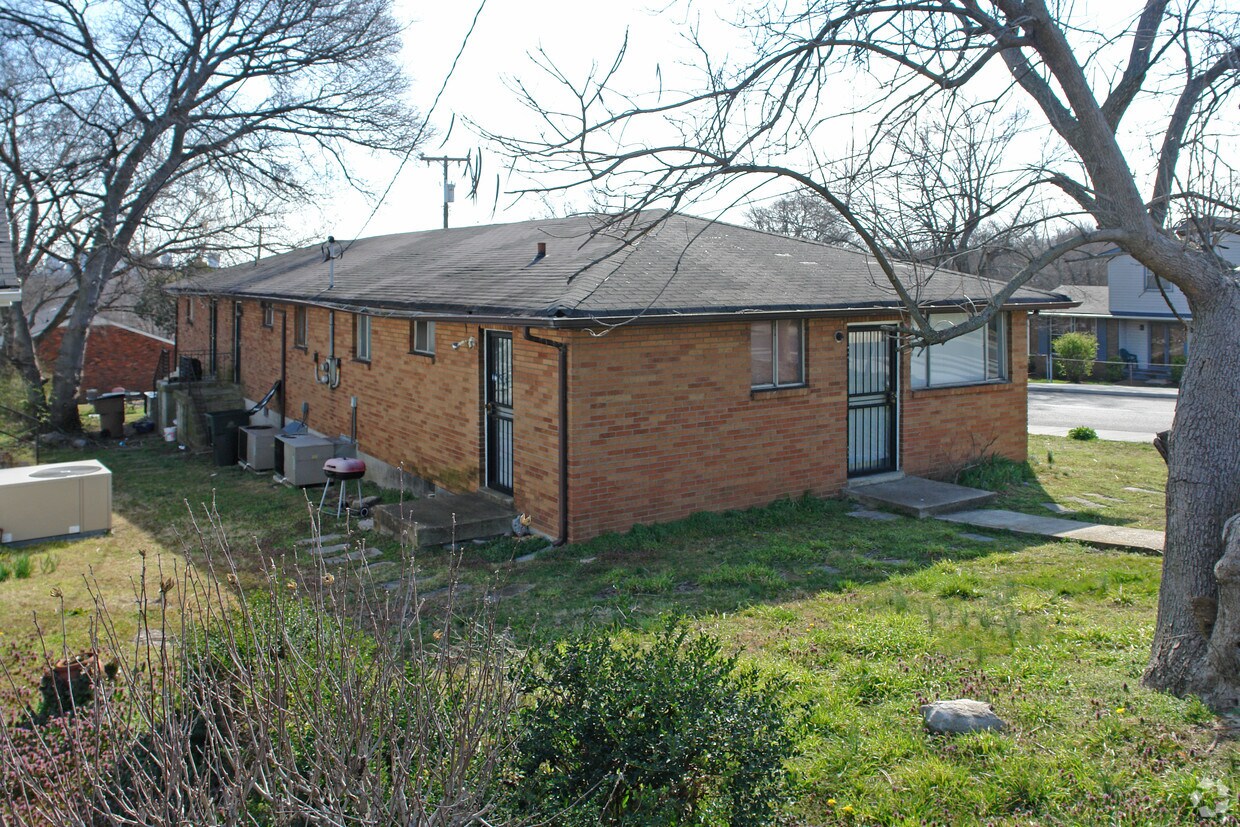Building Photo - 900 33rd Ave N