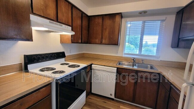 Foto del edificio - 140 NE Atkinson Ct